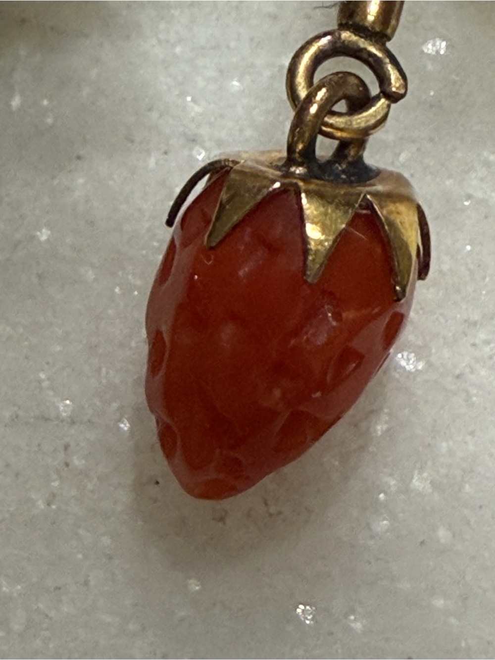 Coral Strawberry & Jade Leaf WRE 1/20 12K Gold Filled Brooch Vintage/Antique - Picture 5 of 14